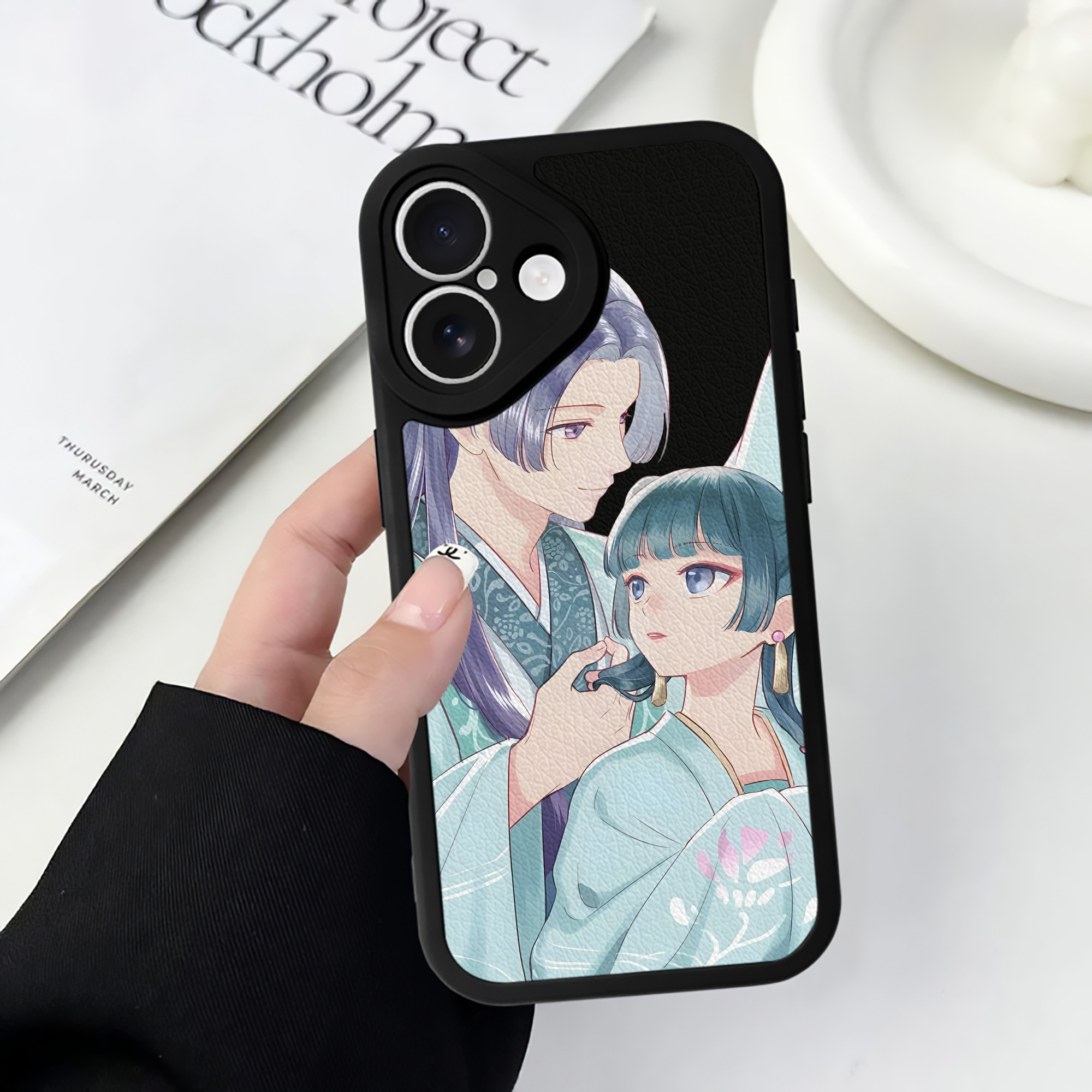 （画像用） 薬屋のひとりごと The Apothecary Diaries 【iPhone 16シリーズ対応】シリコンスマホケース（レザー調） 材質：シリコン